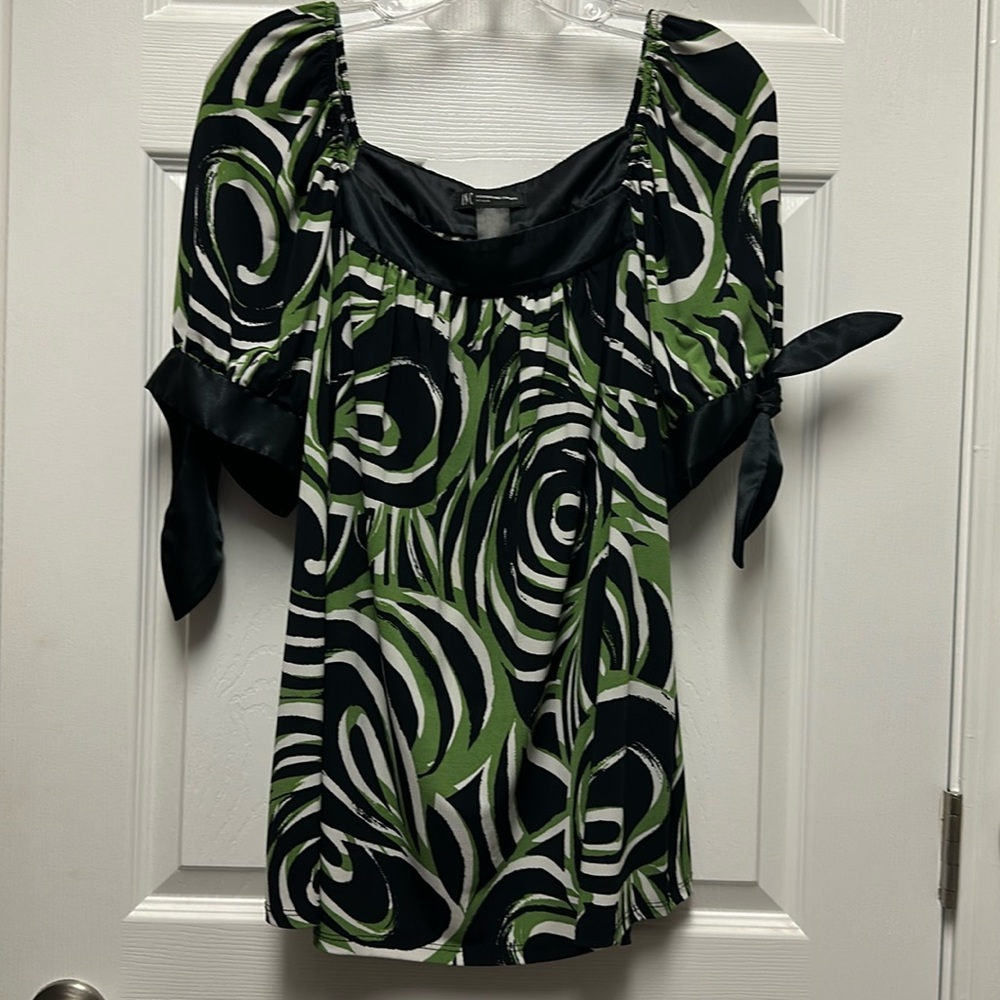 Inc top. Size 1x.